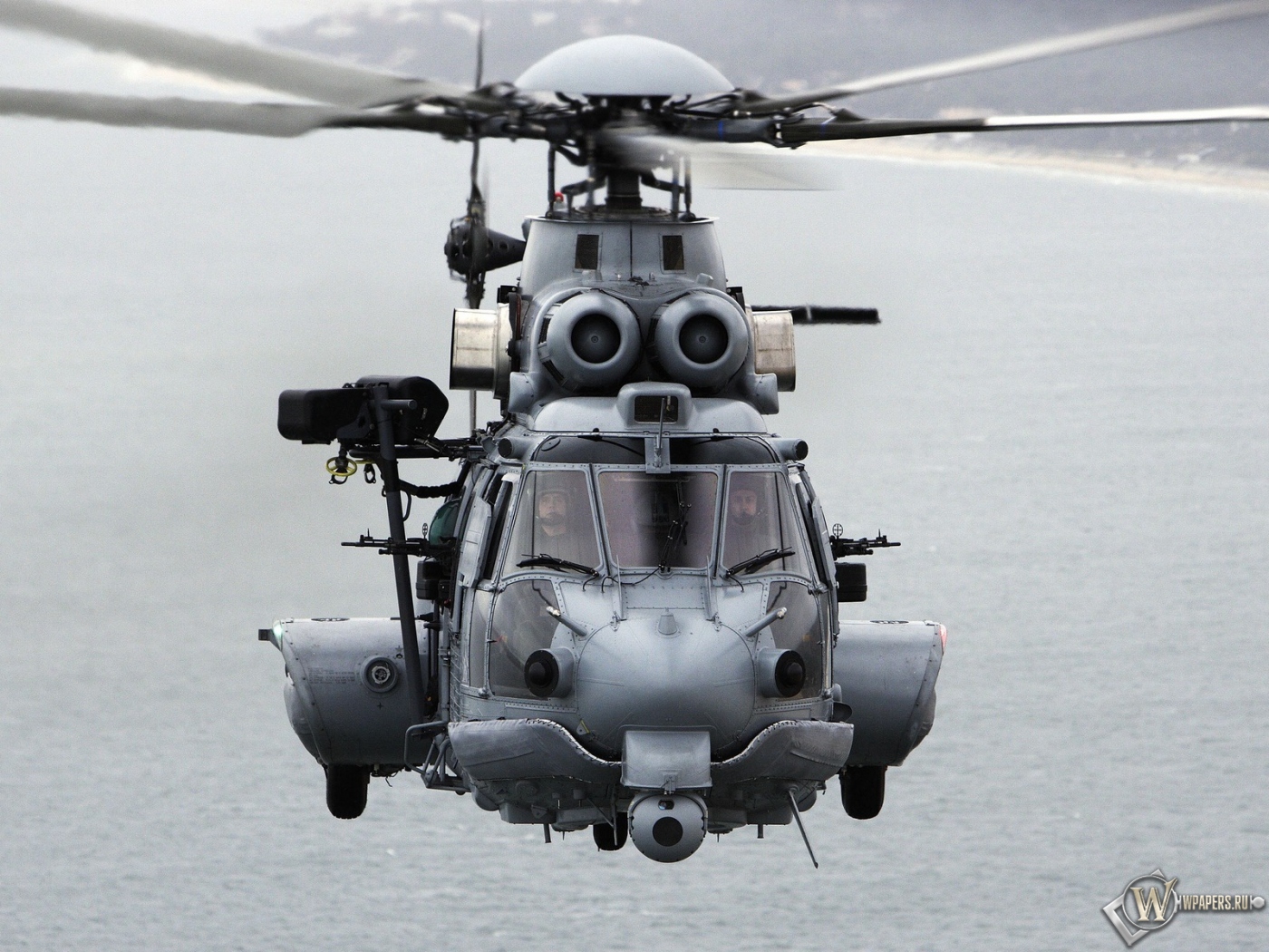 Военный вертолет 1400x1050