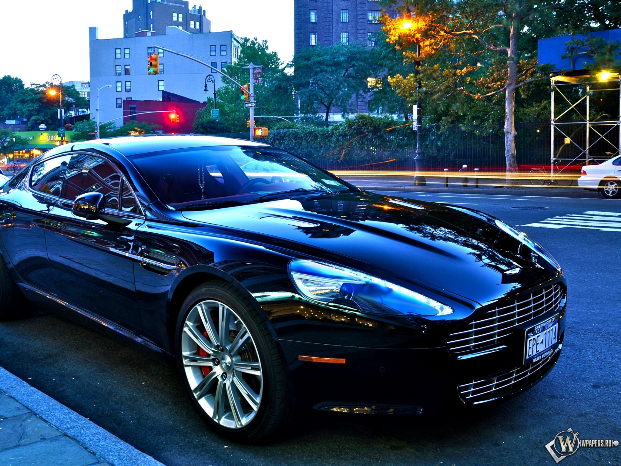 Aston Martin 2048x1536