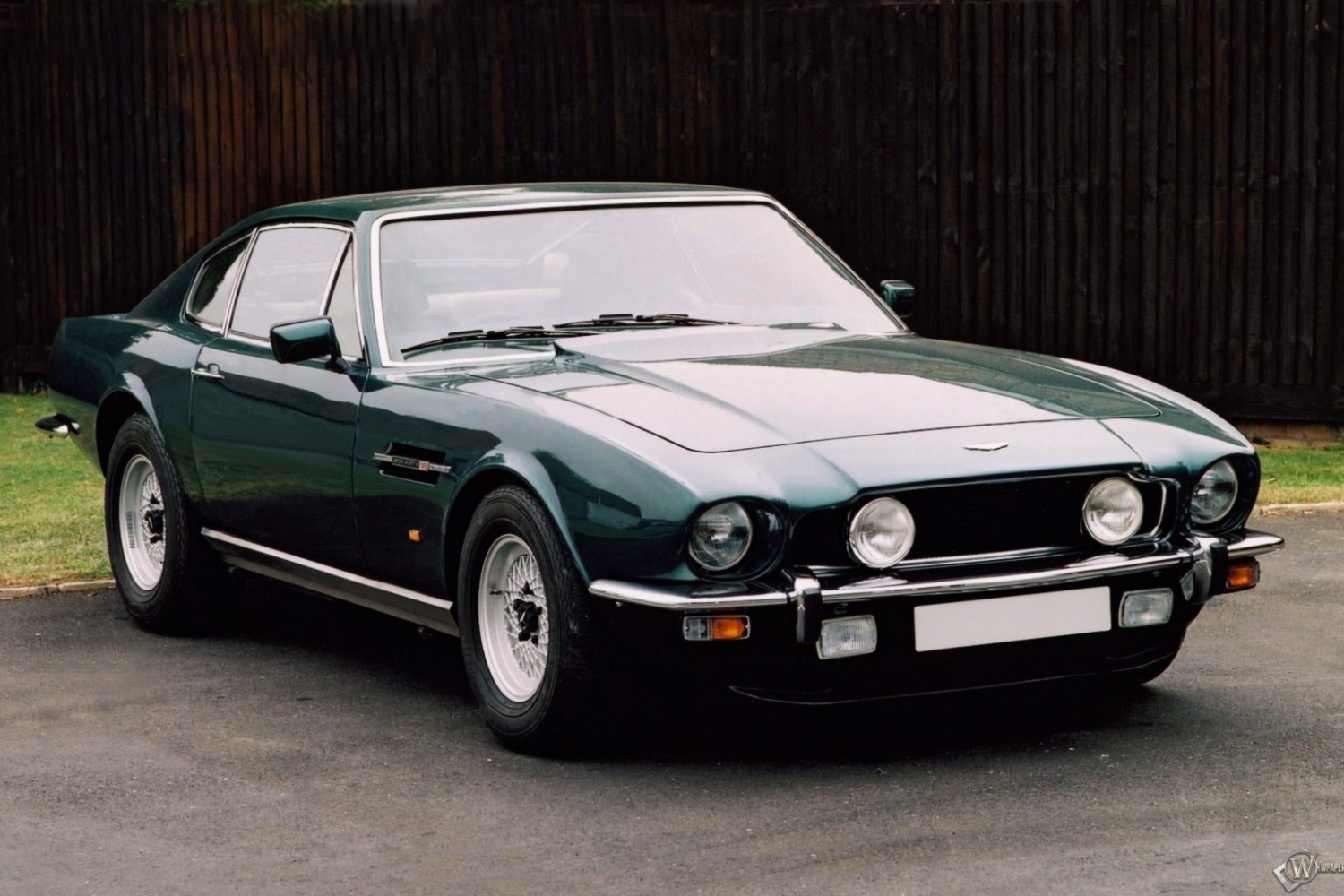 Aston Martin V8 Vantage (1977) 1500x1000