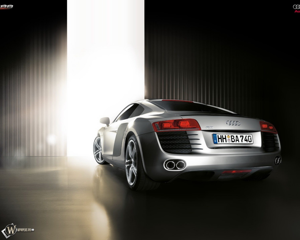 Audi R8 в ангаре 1280x1024