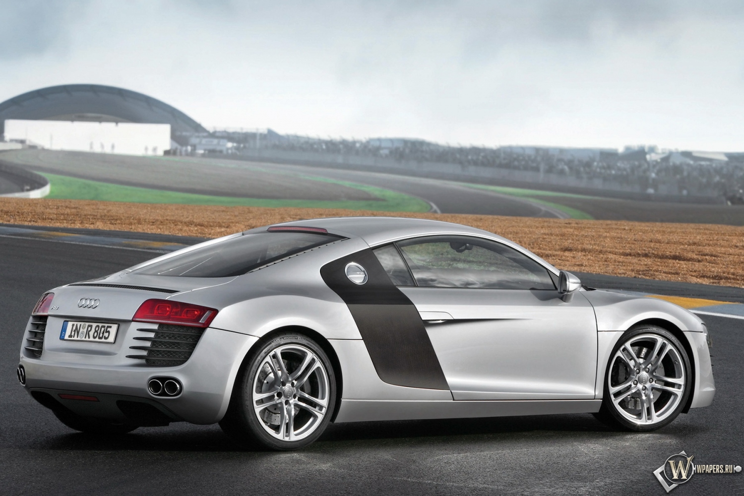 Audi R8 1500x1000