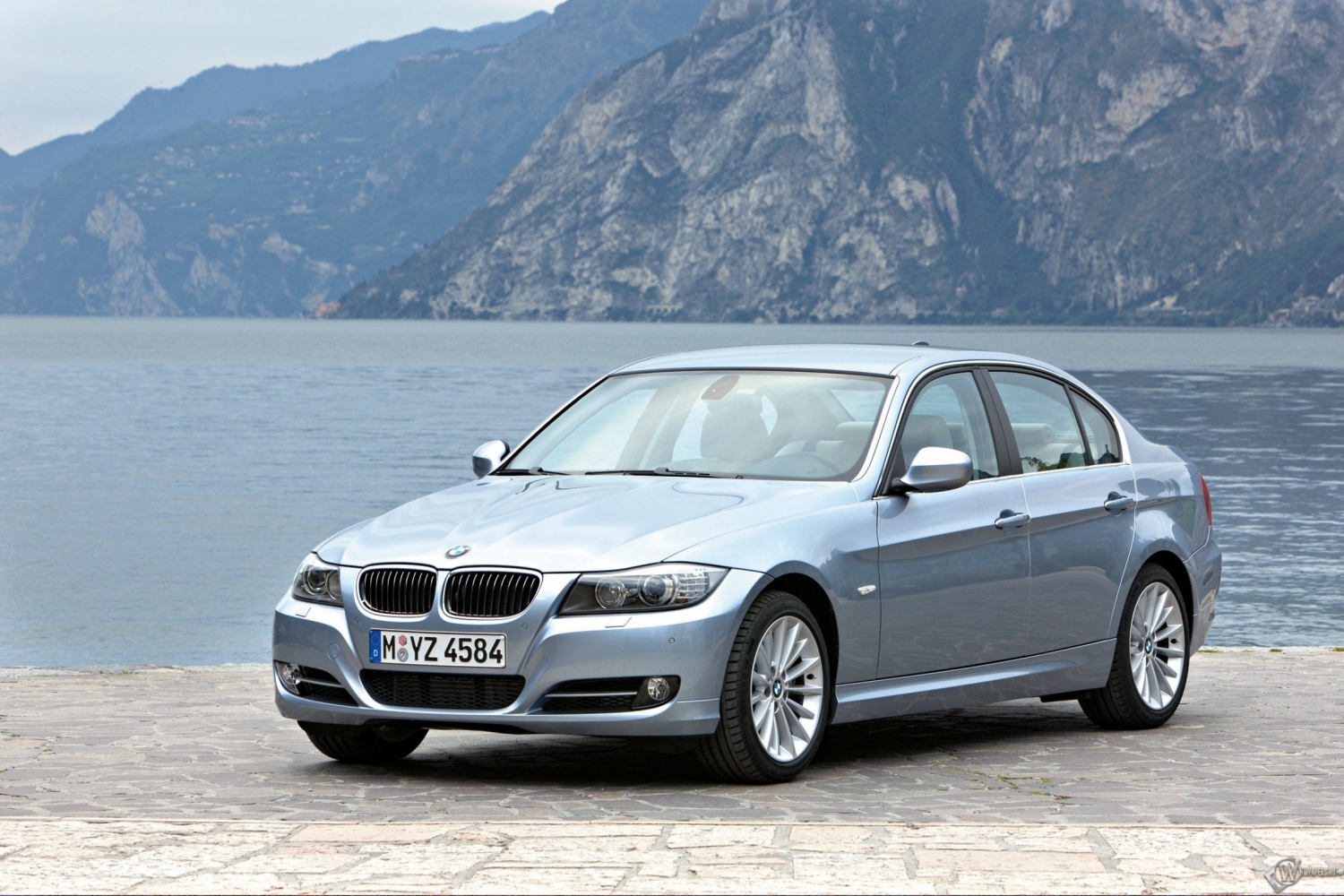 BMW 3 - Series (2009) 1500x1000