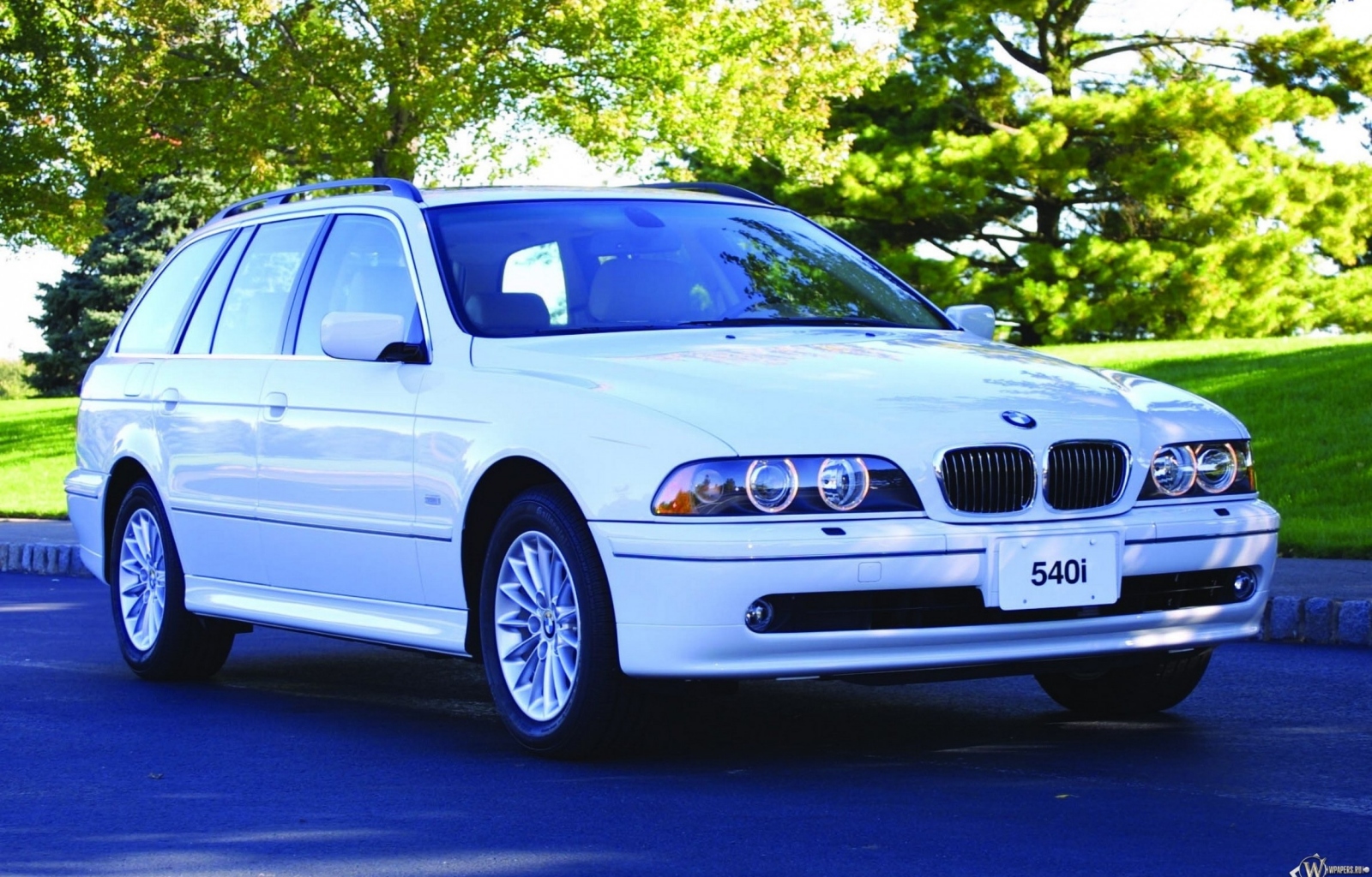 BMW - 5 Series Touring (2001) 1600x1024
