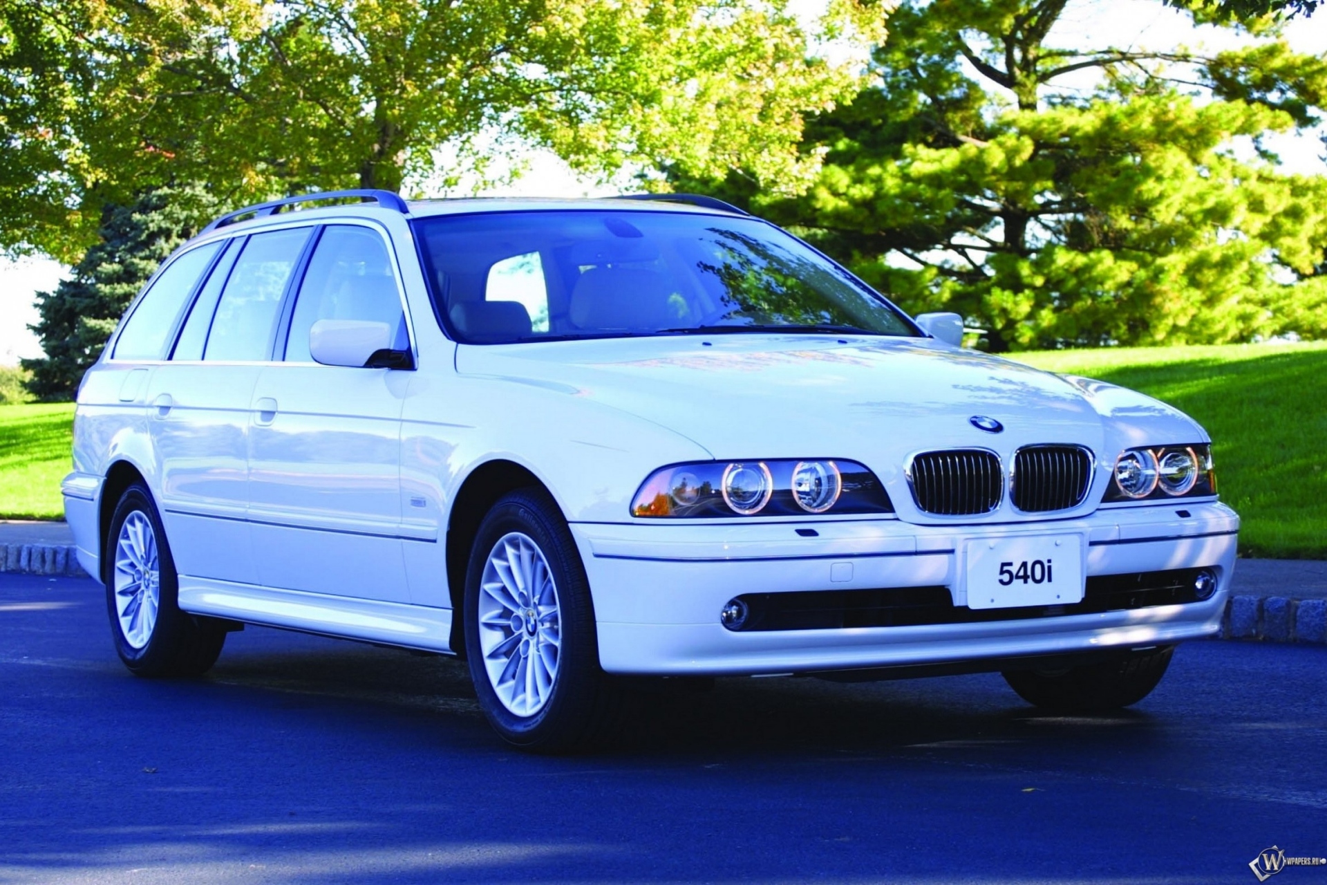 BMW - 5 Series Touring (2001) 1920x1280