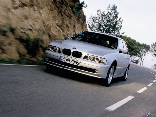 BMW - 5 Series Touring (2001)