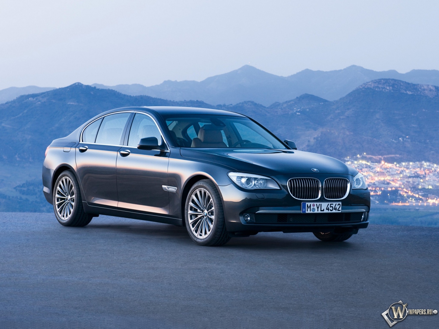 BMW 7 Series (2009) 1400x1050