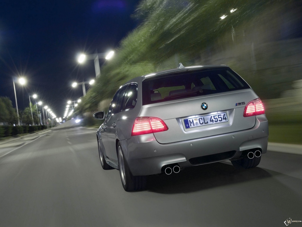 BMW - M5 Touring (2009) 1024x768