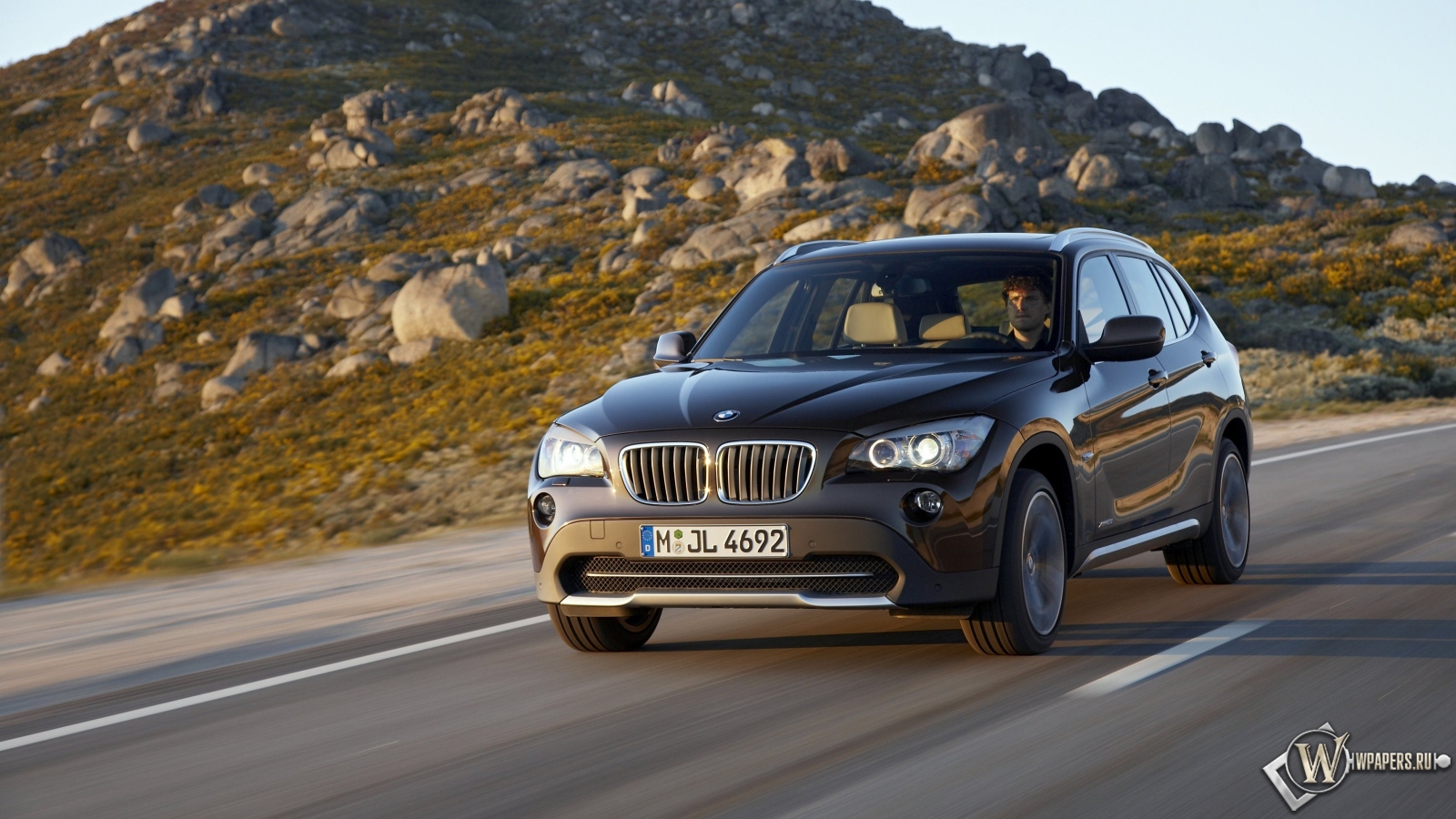 BMW X1 (2010) 1600x900