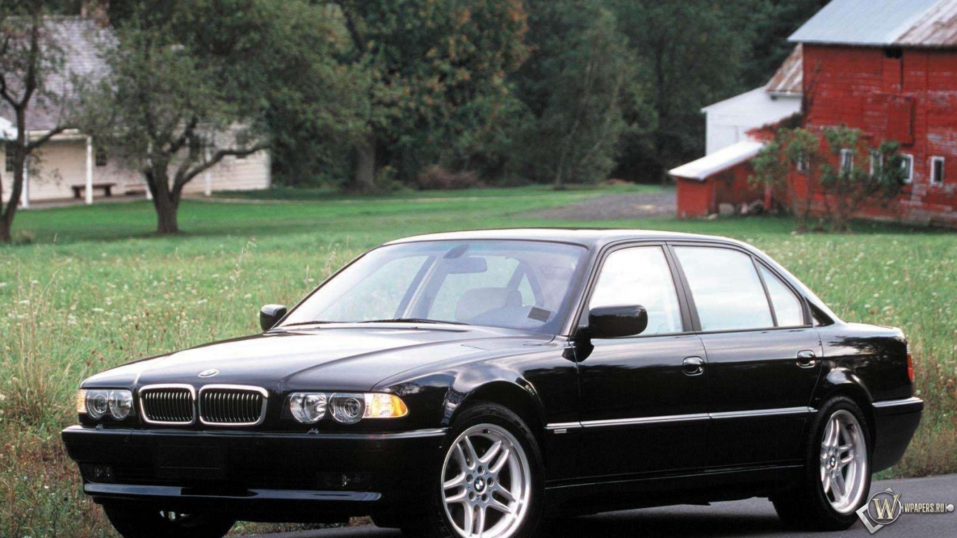 BMW 7 Series 2000 1366x768