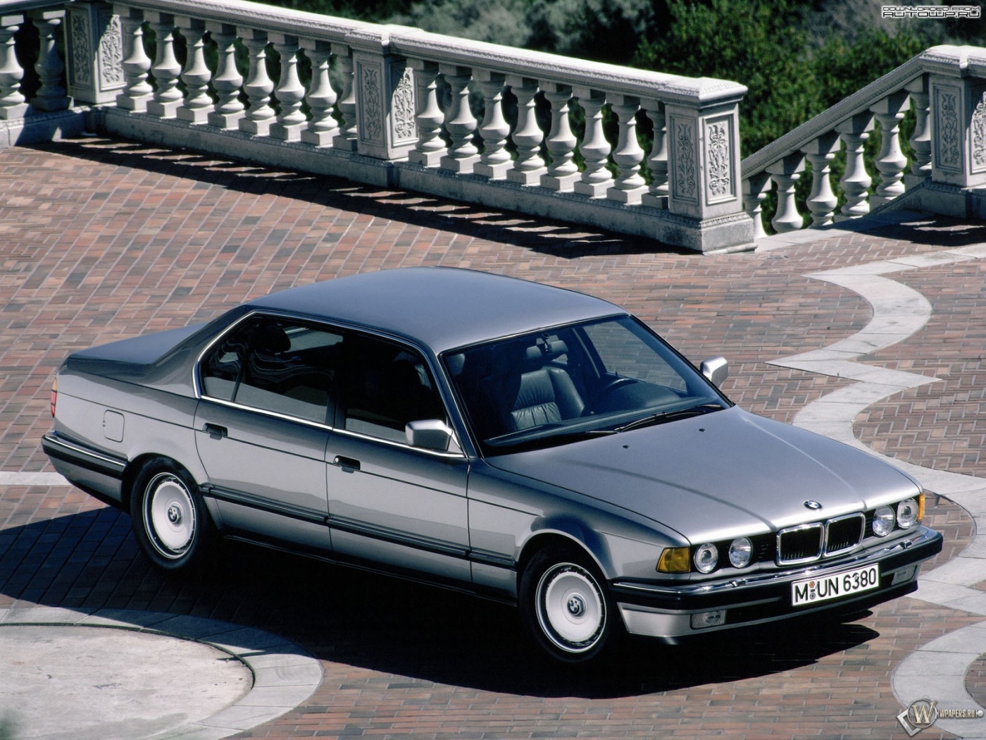 BMW 7 series E32 1400x1050