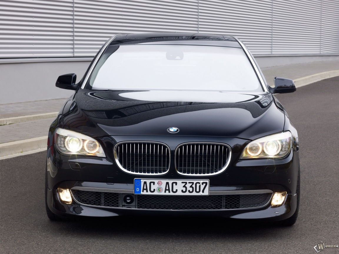 BMW 7-Series F01 1152x864