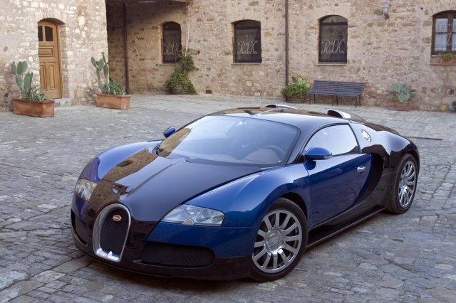 Bugatti Veyron blue car