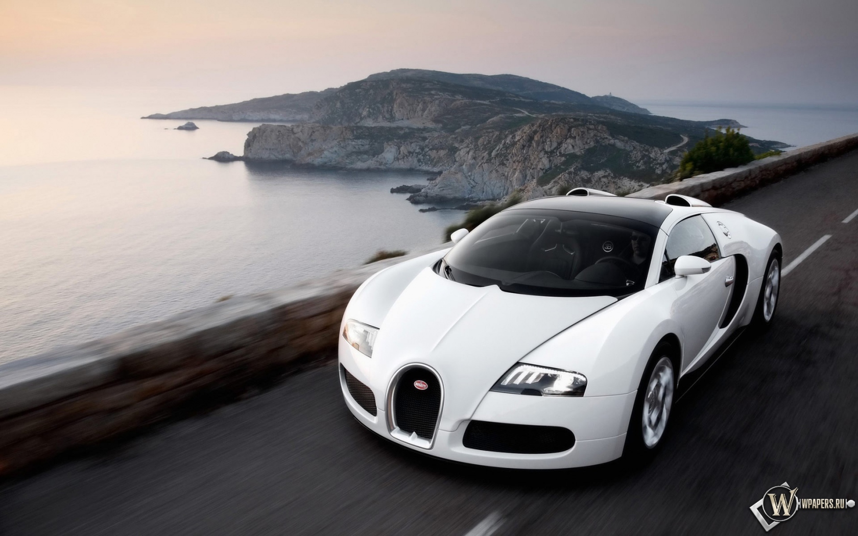 Белый Bugatti Veyron 1680x1050