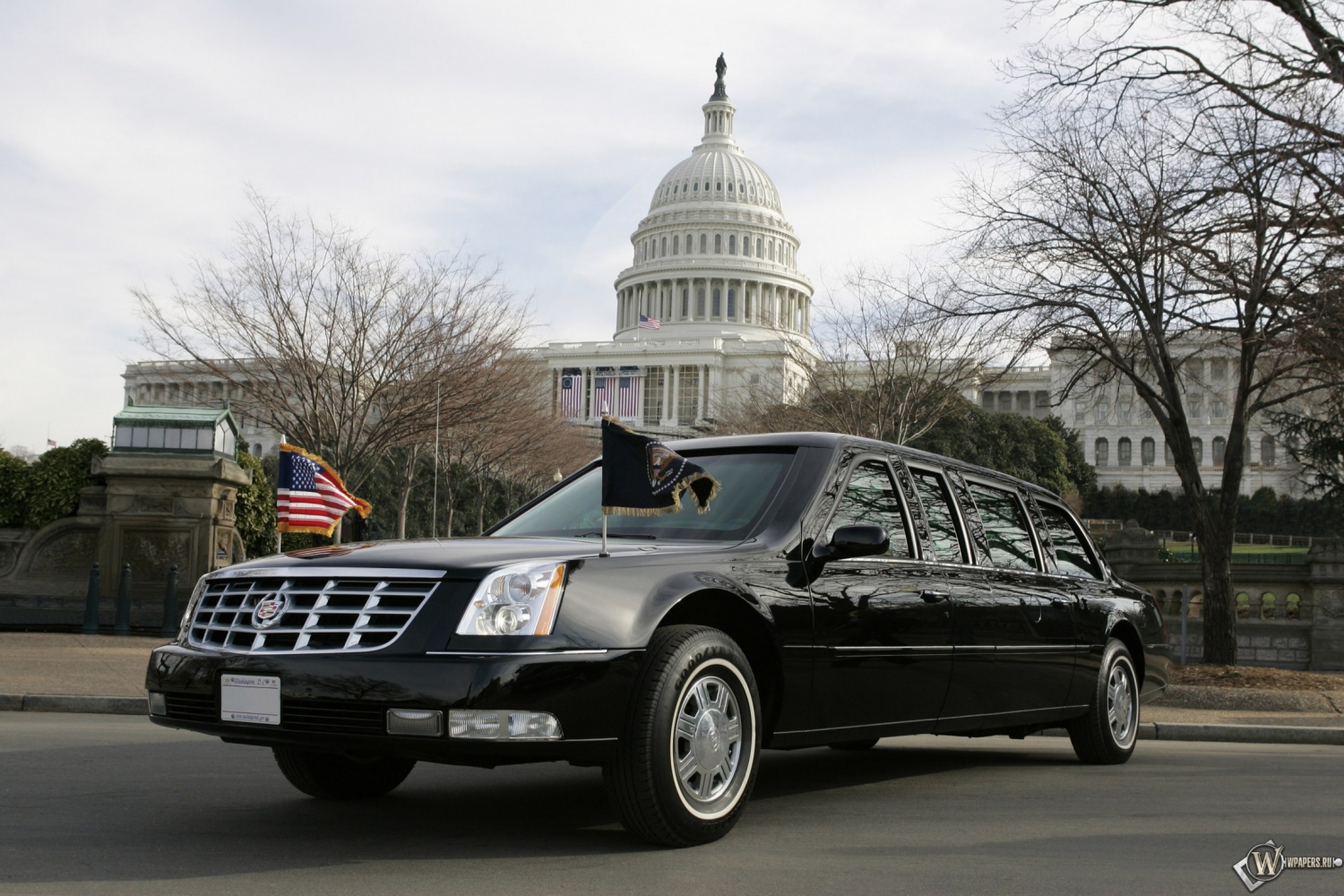 Cadillac DTS Presidential Limousine 1500x1000