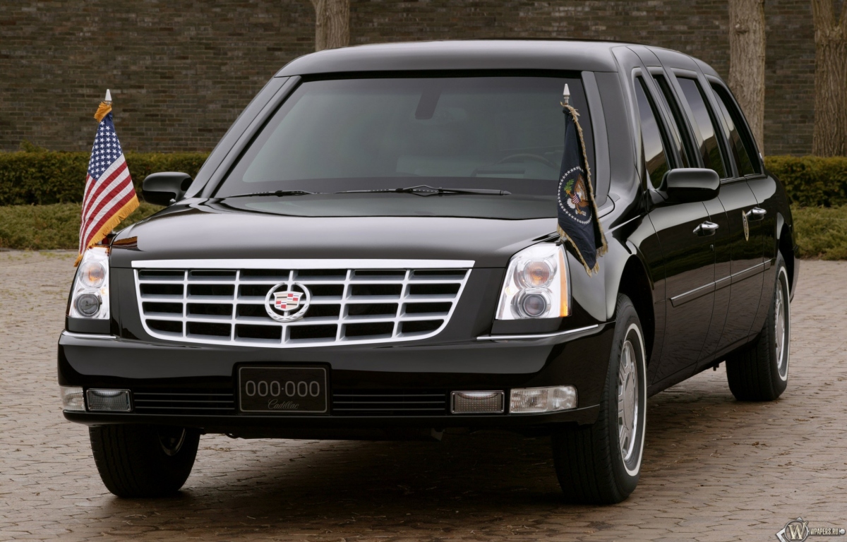 Cadillac DTS Presidential Limousine 1200x768