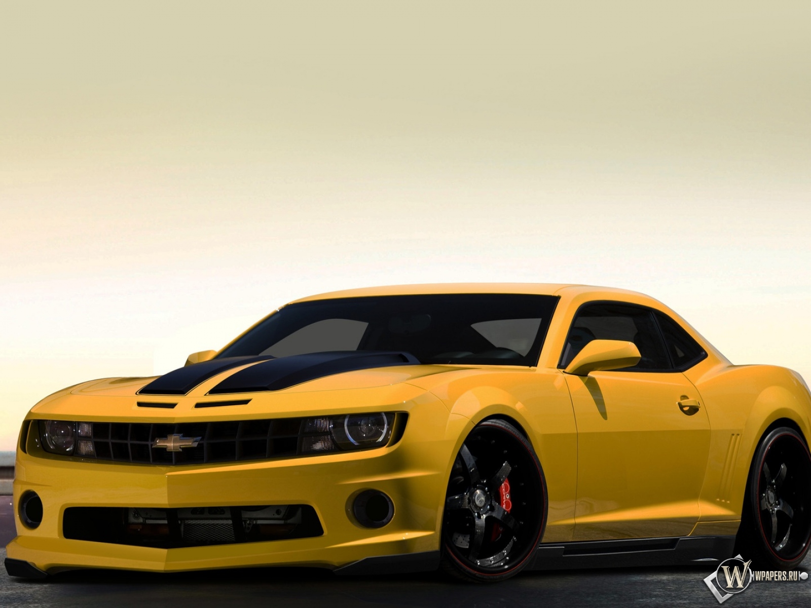 Желтый Chevrolet Camaro 1600x1200