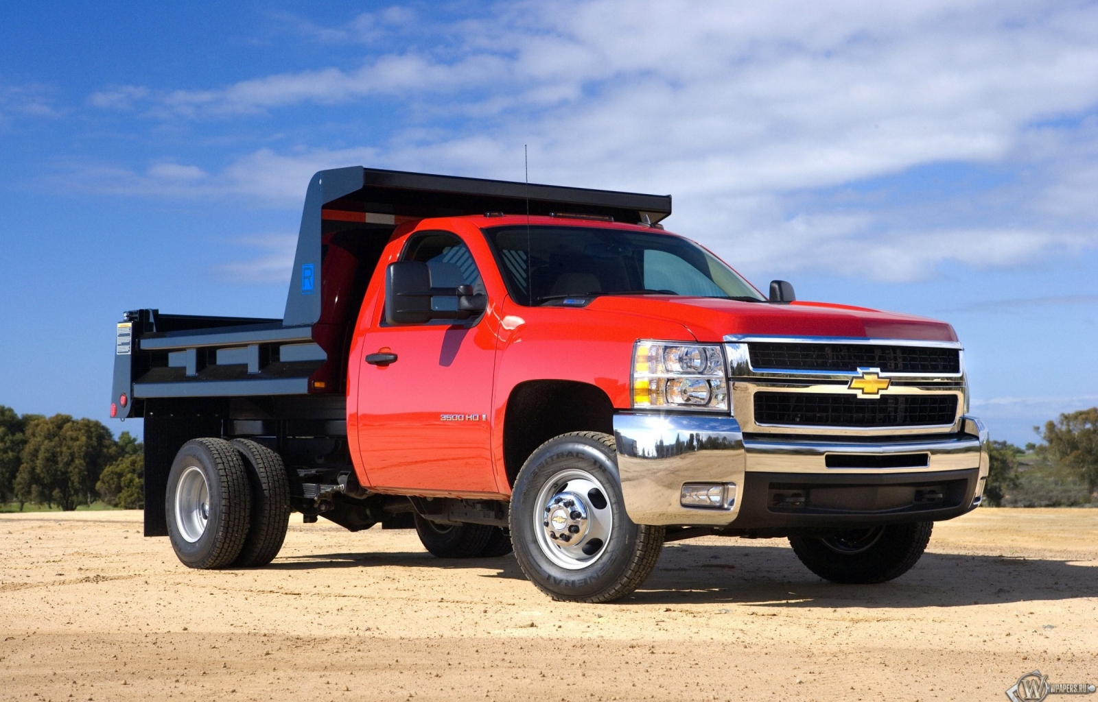 Chevrolet Silverado 1600x1024