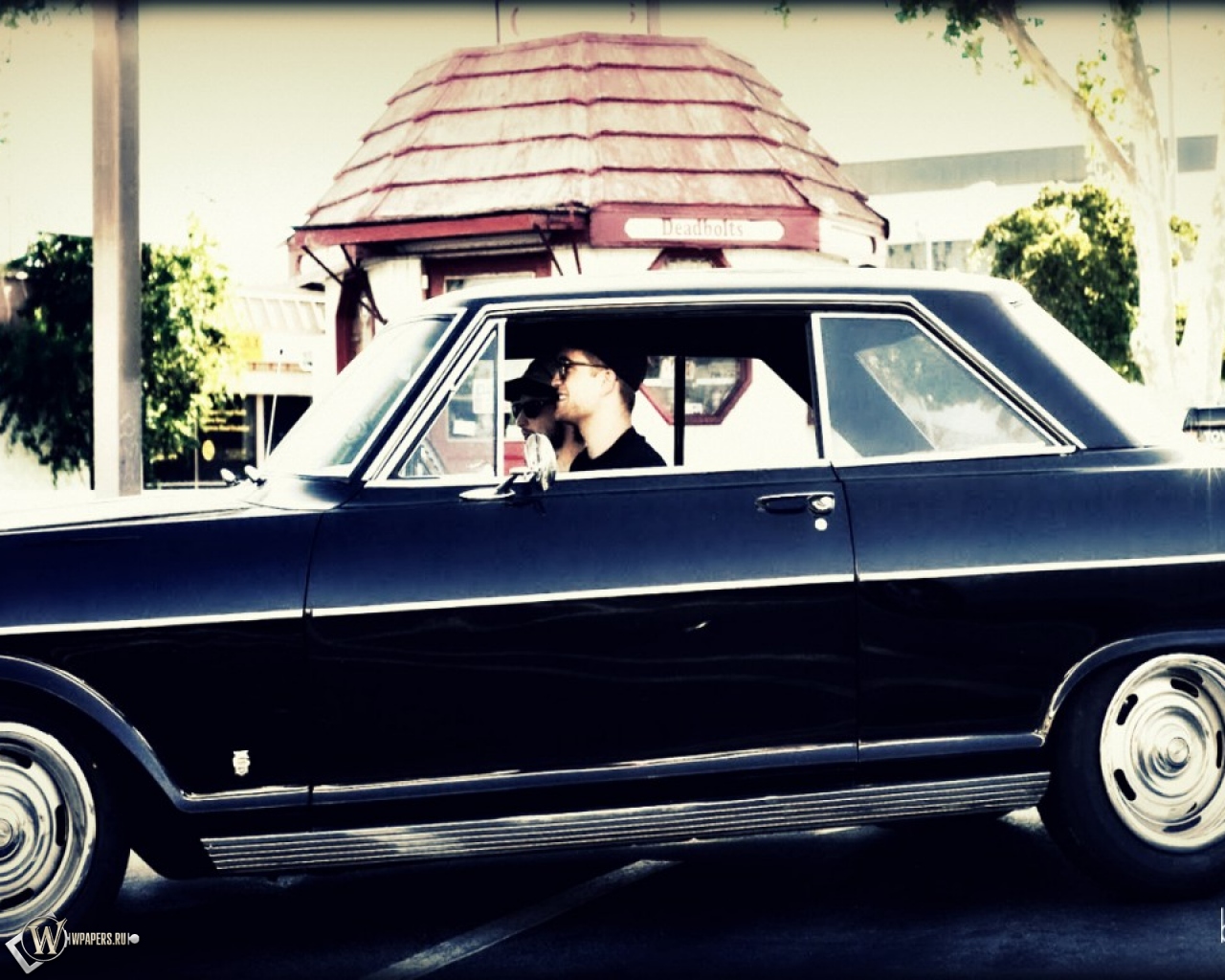 Robert Pattinson in Chevy Nova 1963 1280x1024