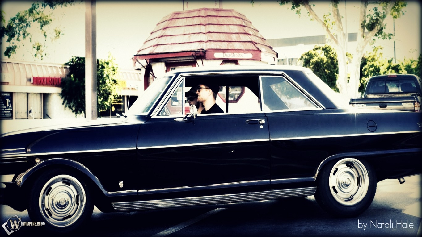 Robert Pattinson in Chevy Nova 1963 1366x768
