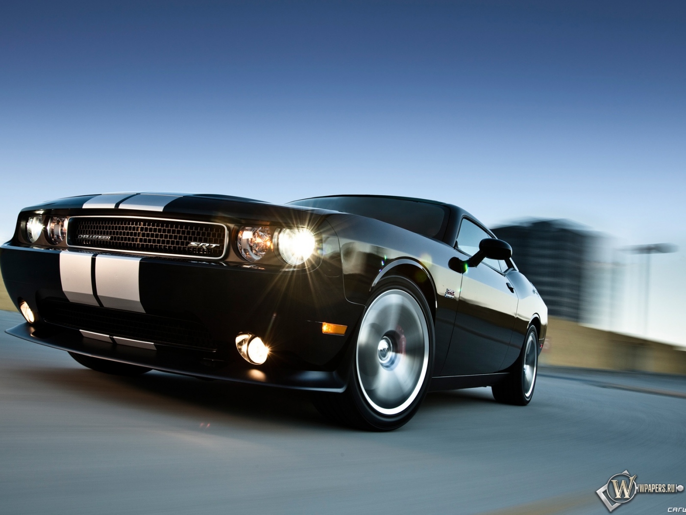 Dodge Challenger 1400x1050