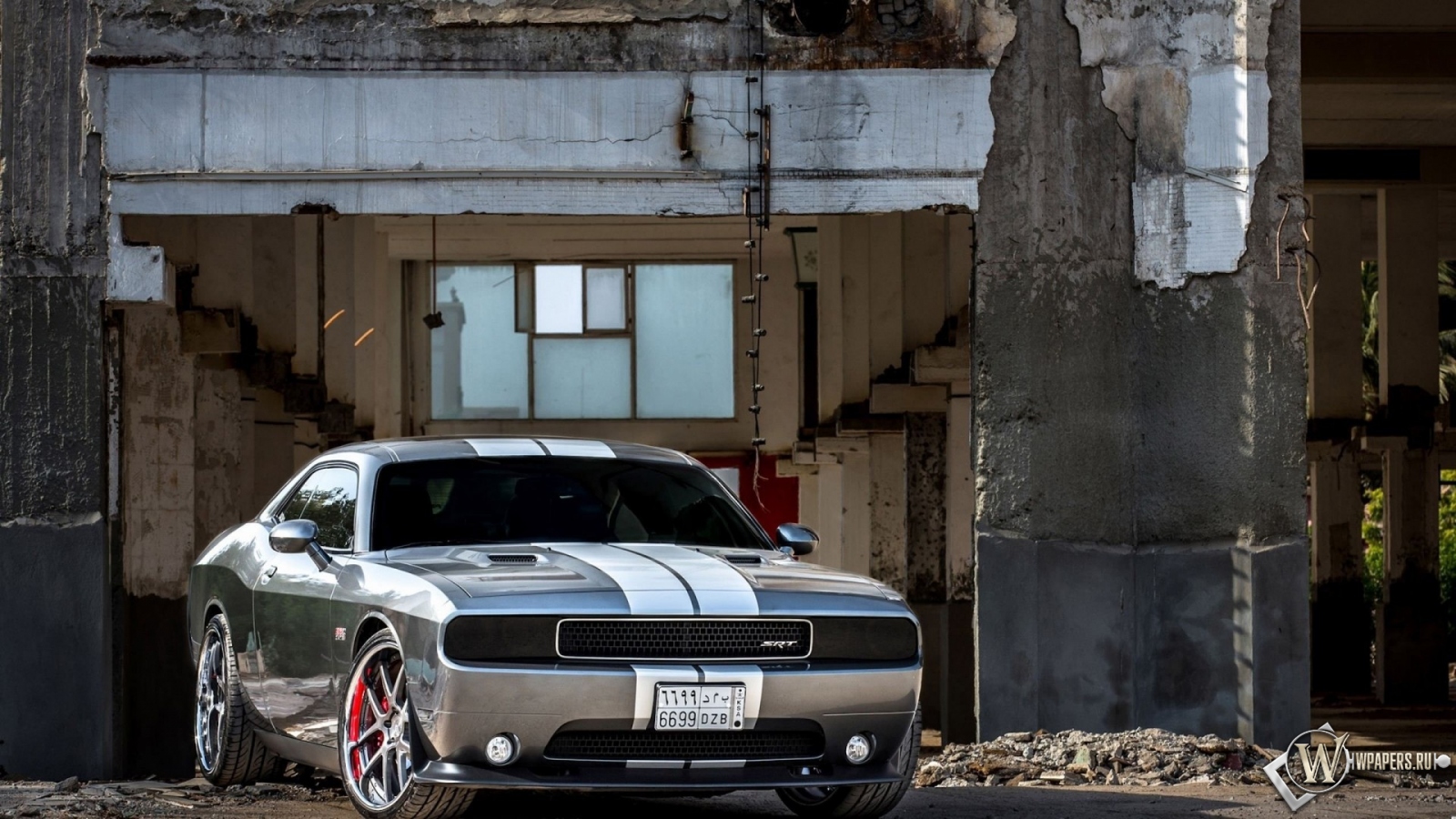 Dodge Challenger SRT 8 1600x900