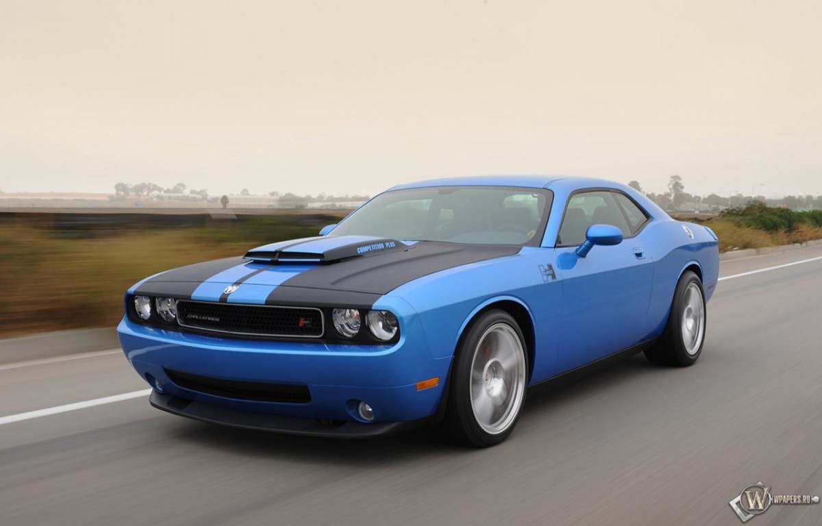 Dodge Challenger синего цвета 1200x768