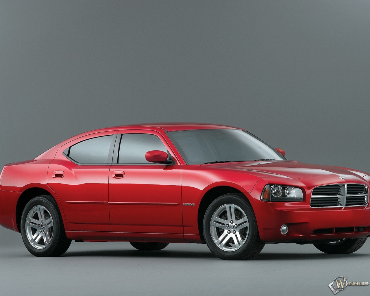 Красный Dodge Charger 1280x1024