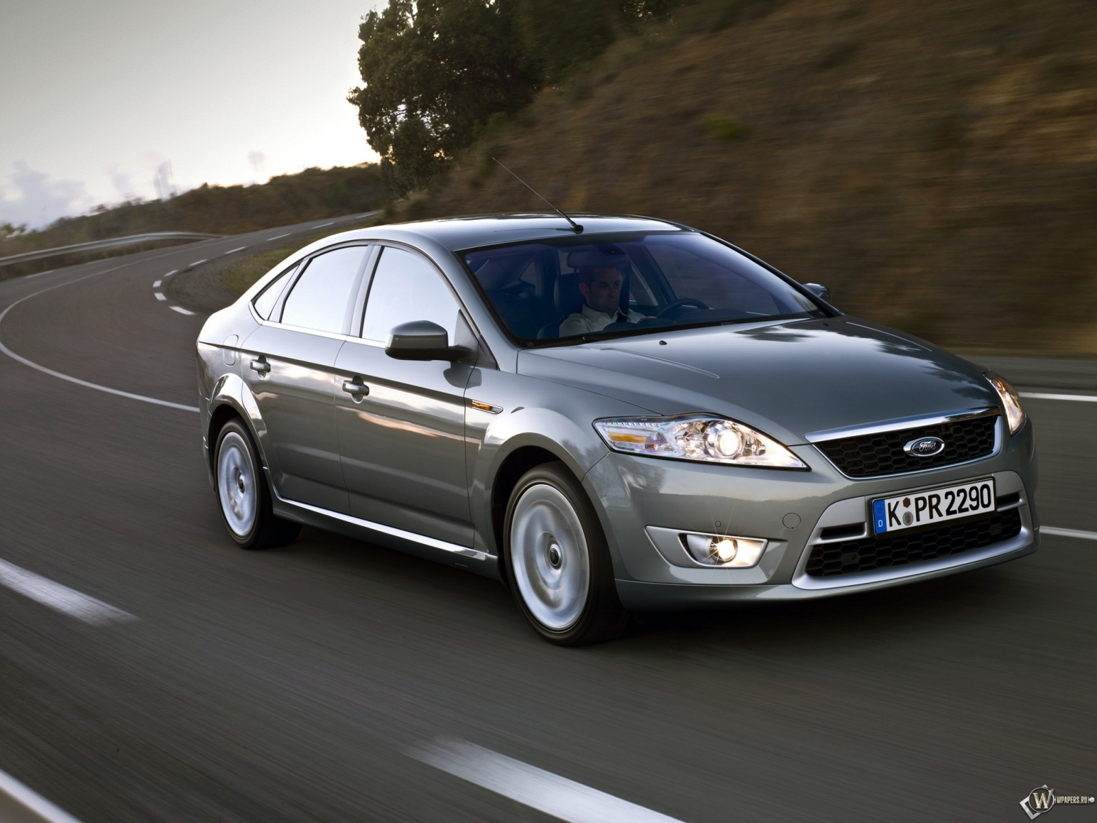 Ford Mondeo 1600x1200