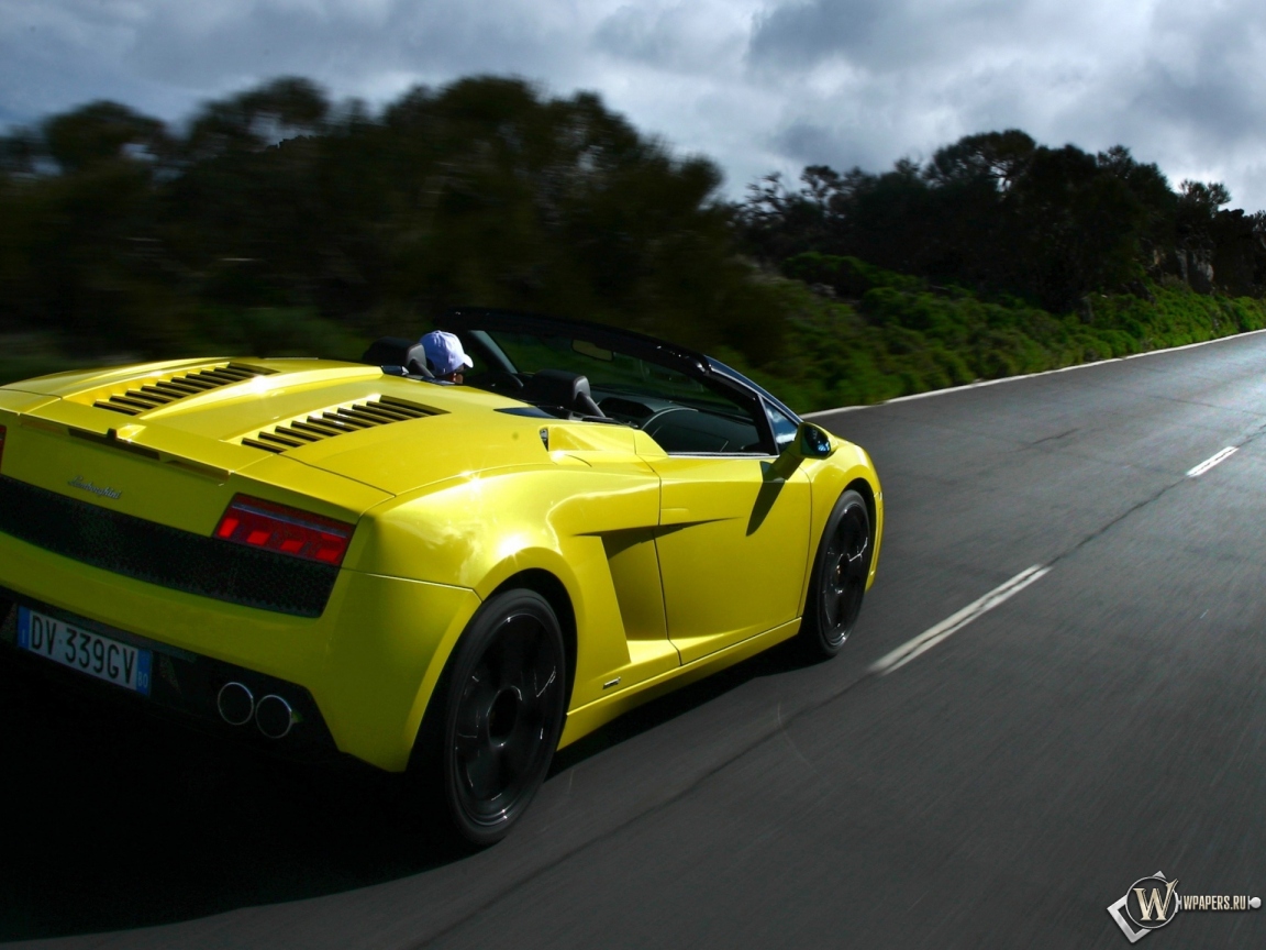 Желтая Lamborghini 1152x864