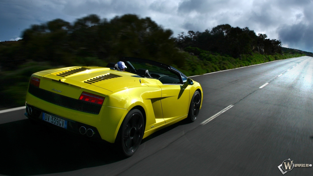 Желтая Lamborghini 1280x720