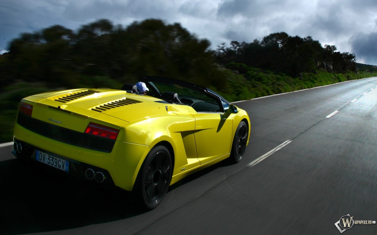Желтая Lamborghini 1280x800