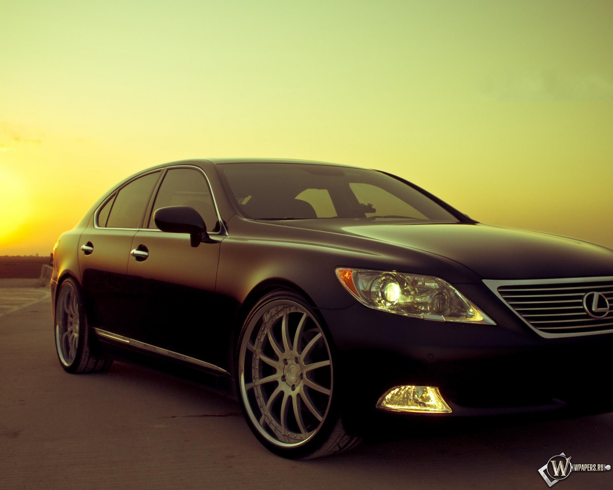 Lexus LS460 2048x1638