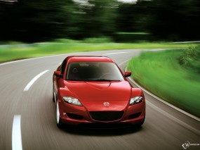Красная Mazda RX-8