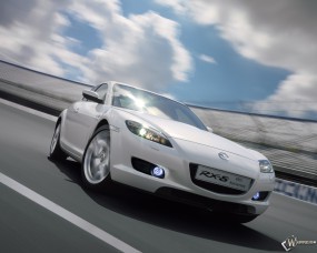 Белая Mazda RX-8