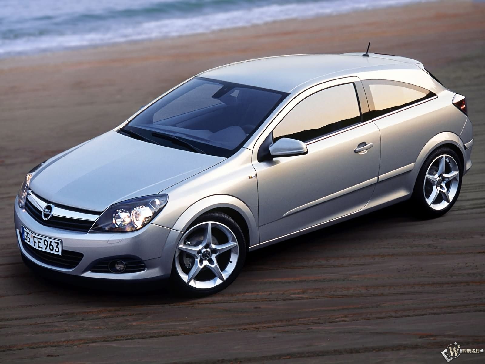 Opel Astra (Опель Астра) 2008 1600x1200