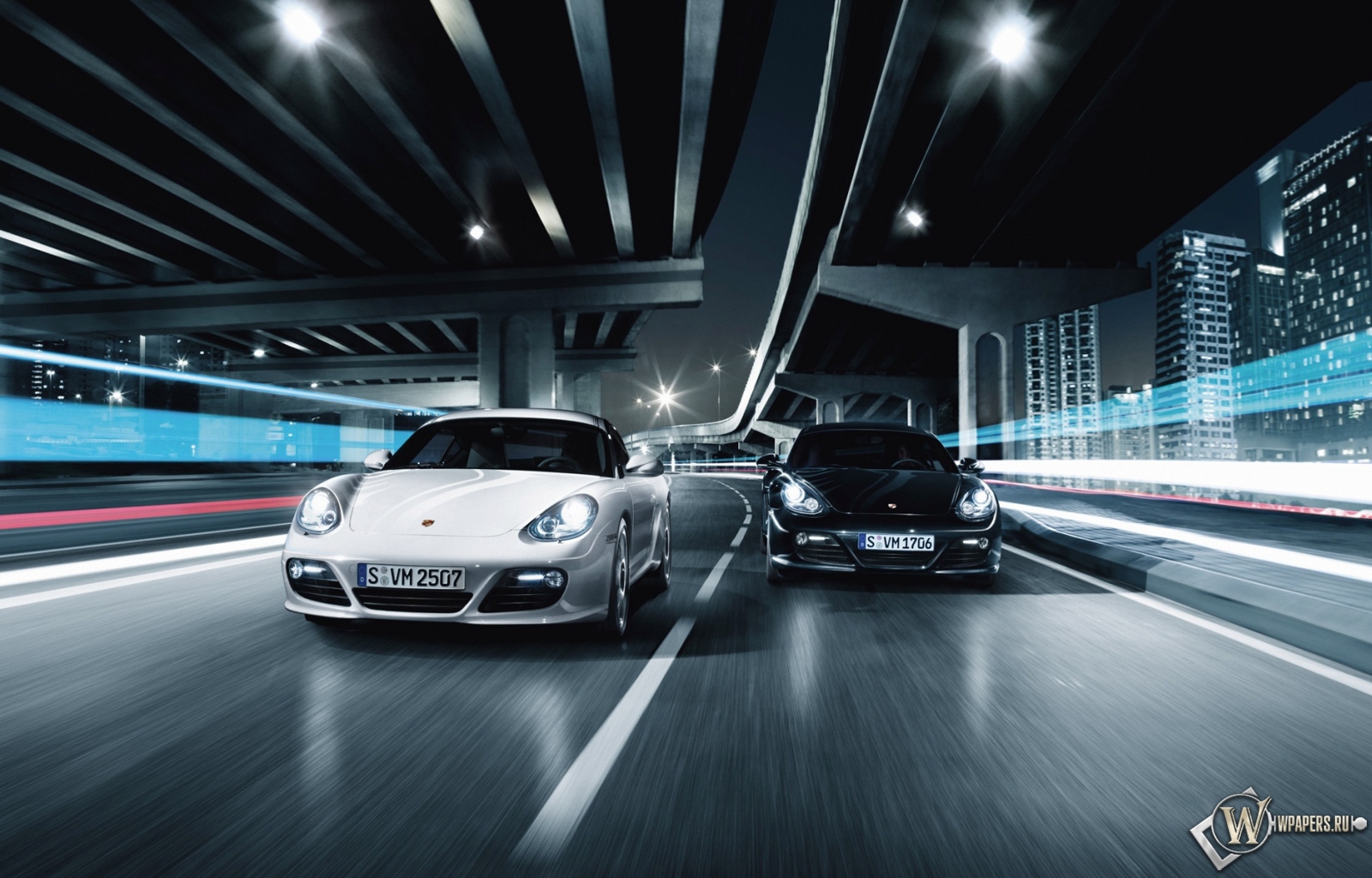 два Porsche 1600x1024