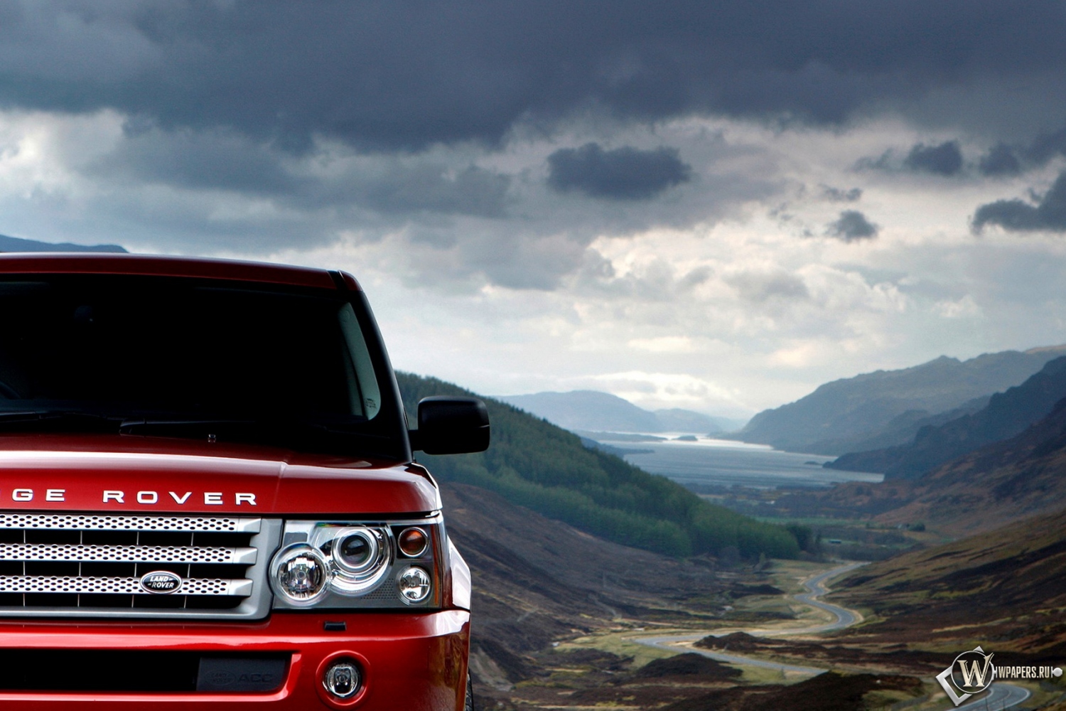 Красный Range Rover 1500x1000