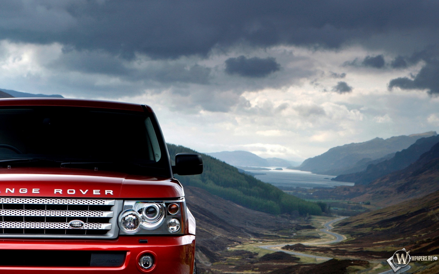 Красный Range Rover 1536x960