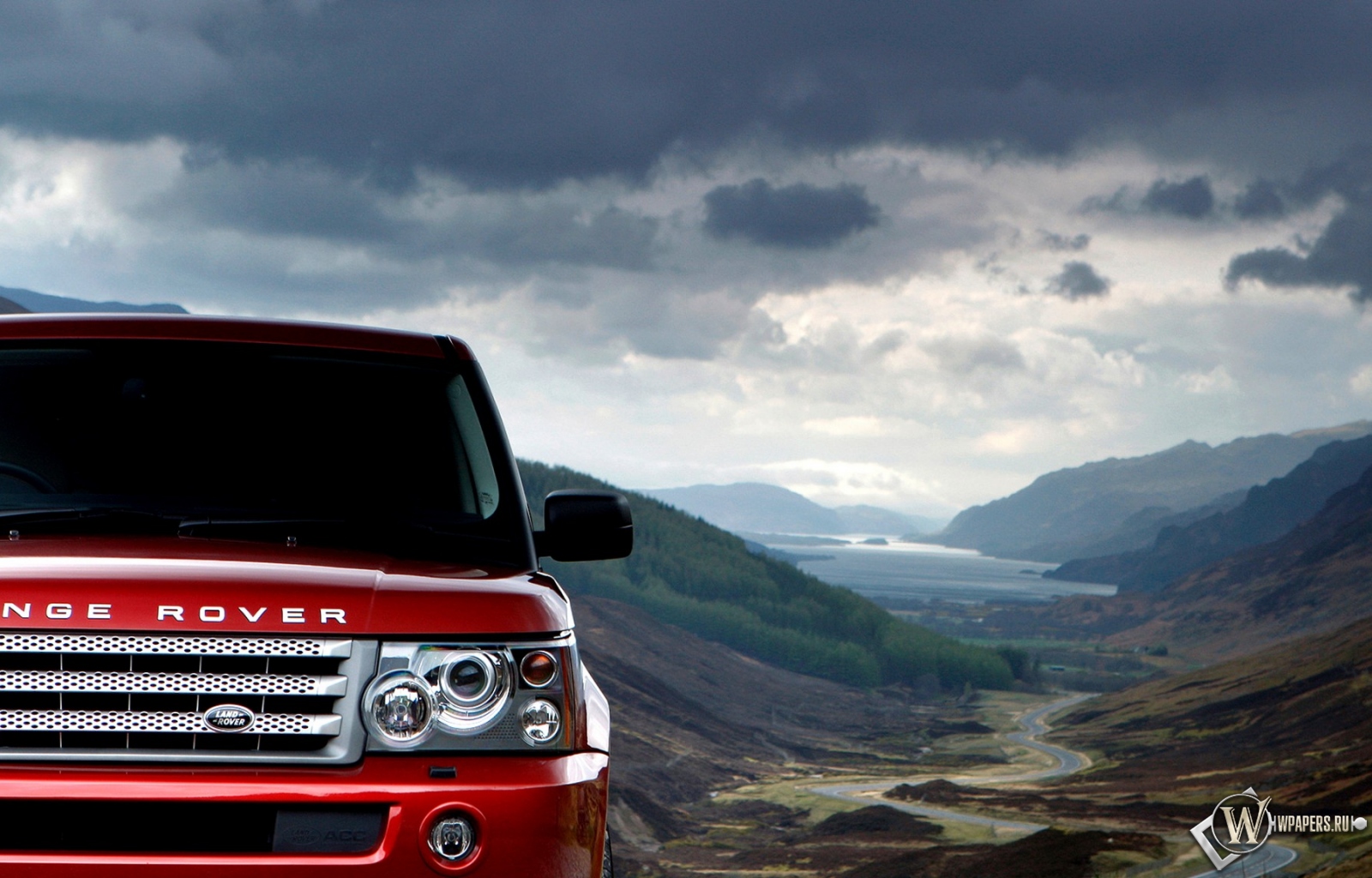 Красный Range Rover 1600x1024