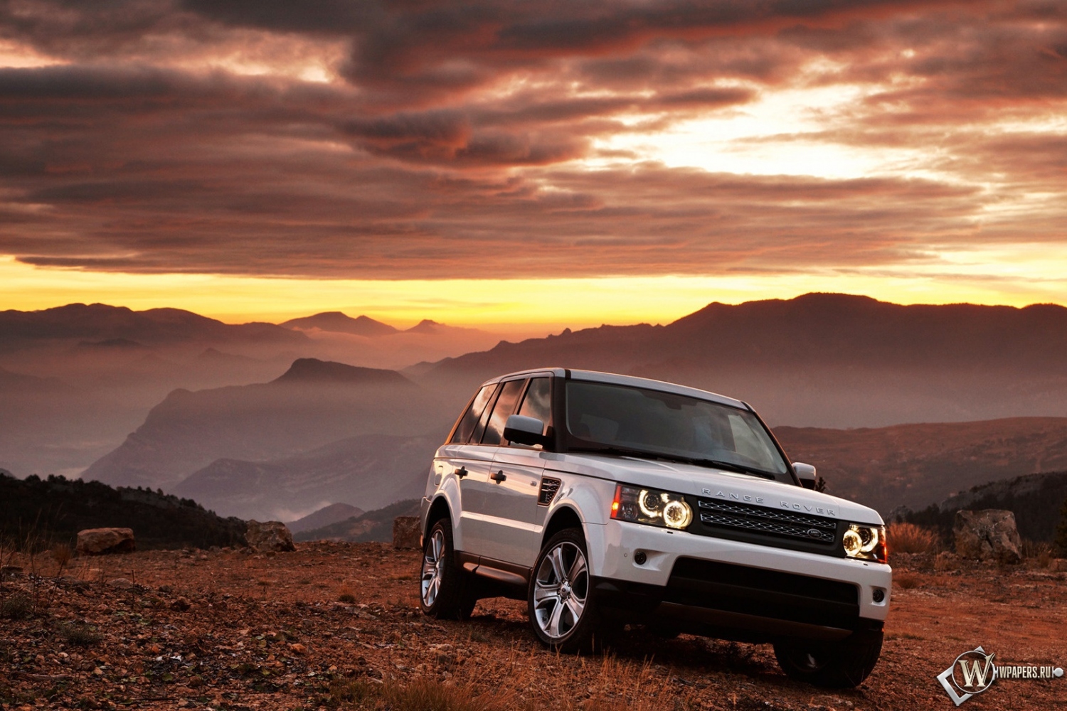 Белый Range Rover 1500x1000