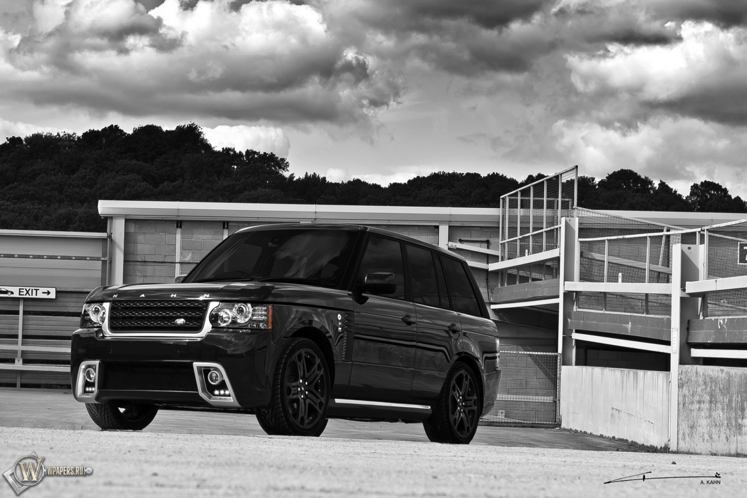Range Rover Black Vogue RS600 by Project Kahn 1500x1000