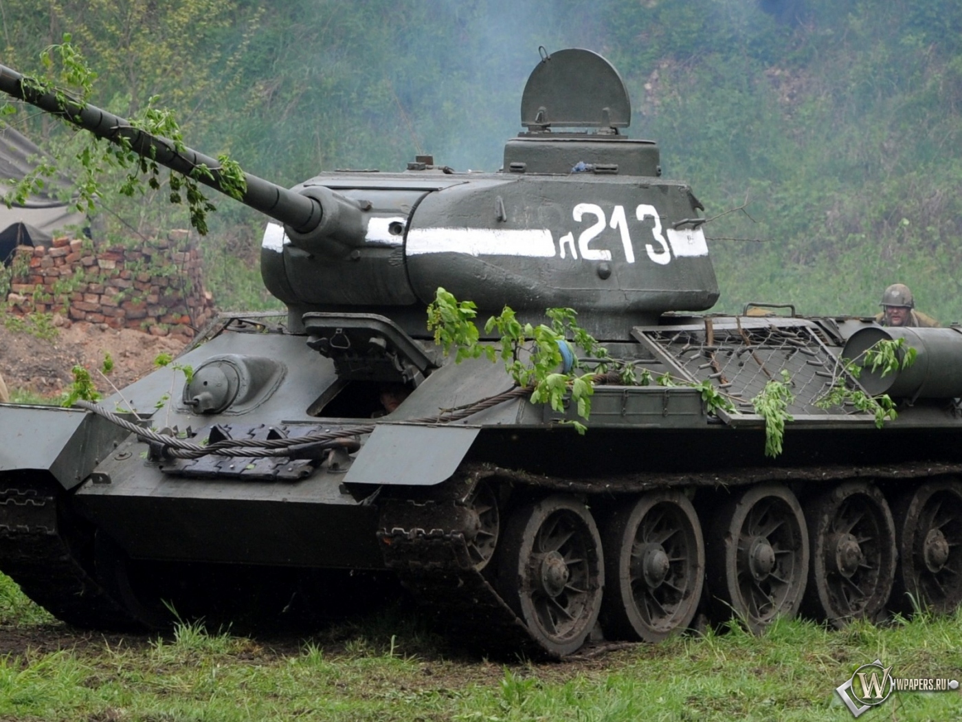 Танк Т 34-85 1400x1050