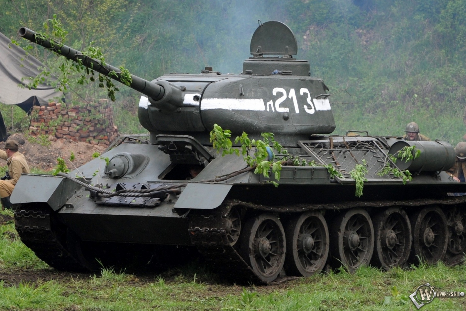 Танк Т 34-85 1500x1000