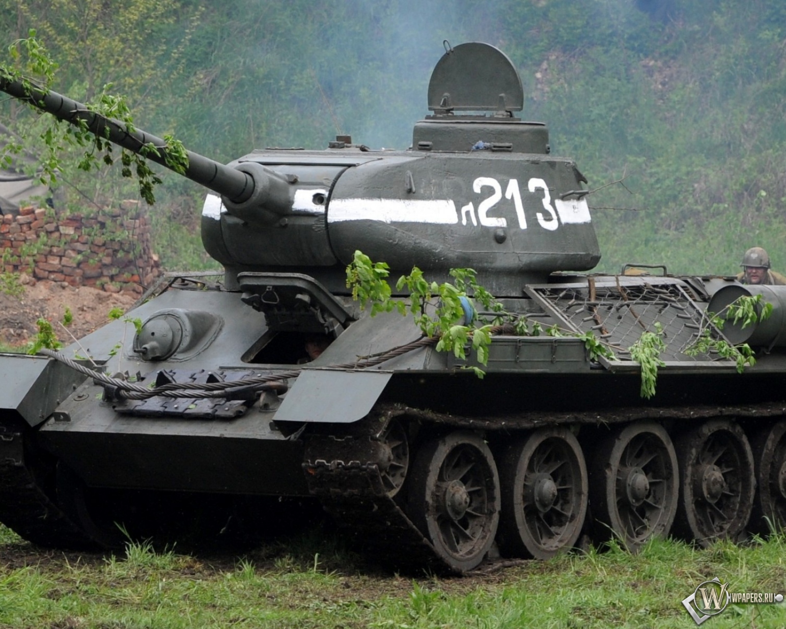 Танк Т 34-85 1600x1280