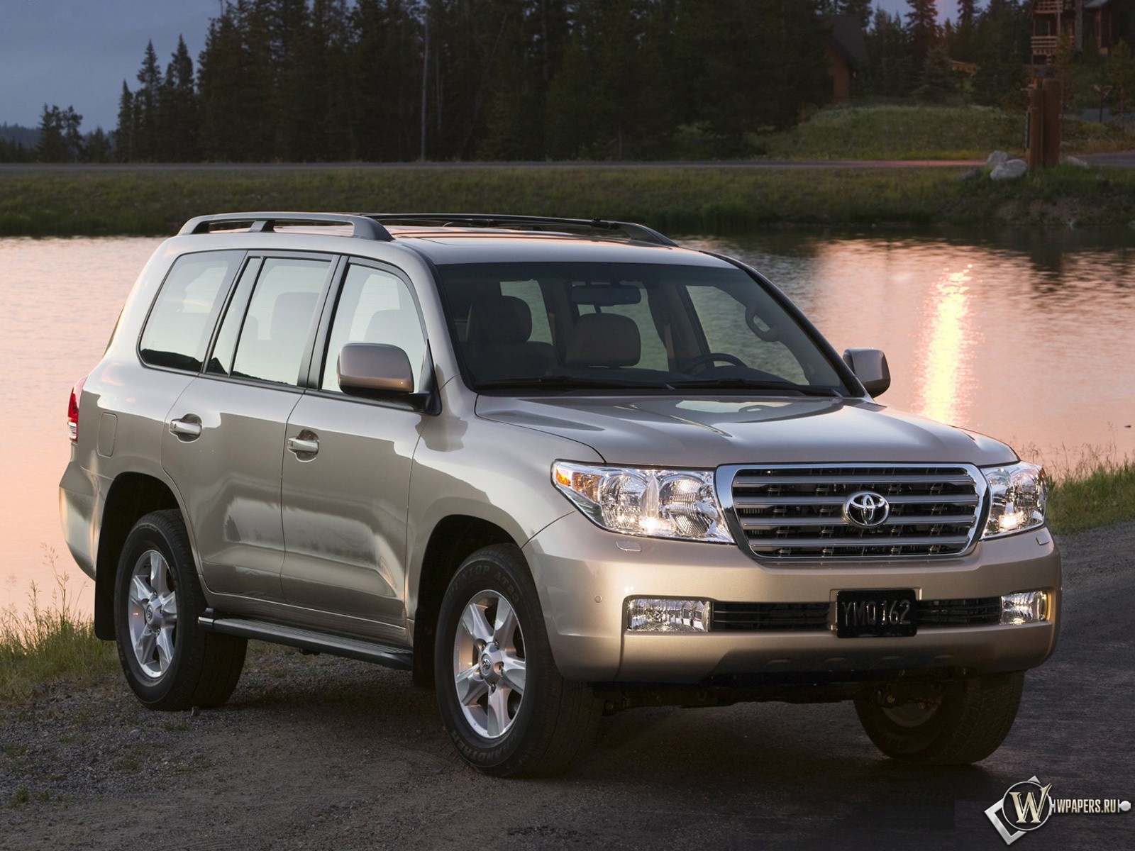 Toyota Land Cruiser 1600x1200