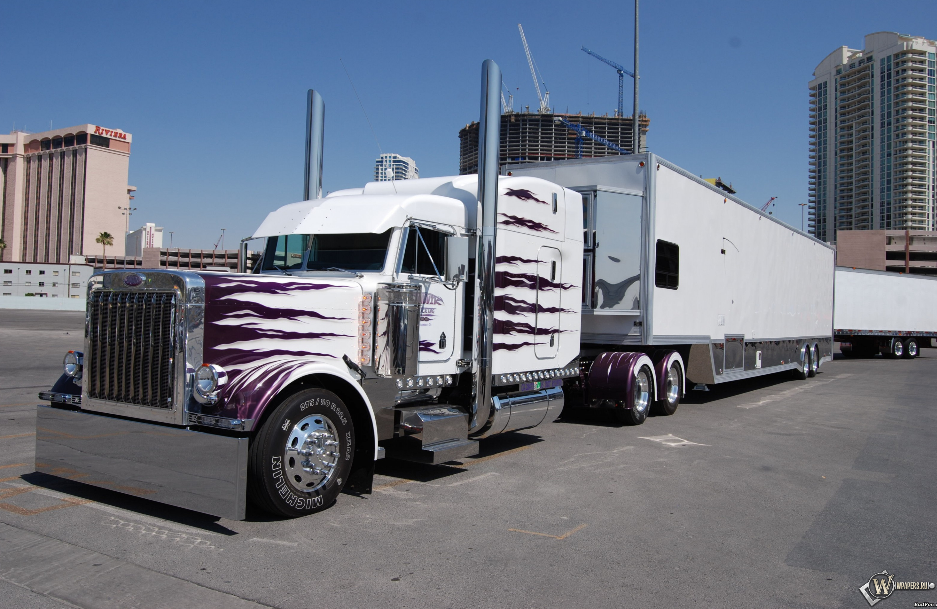 Peterbilt 3024x1964