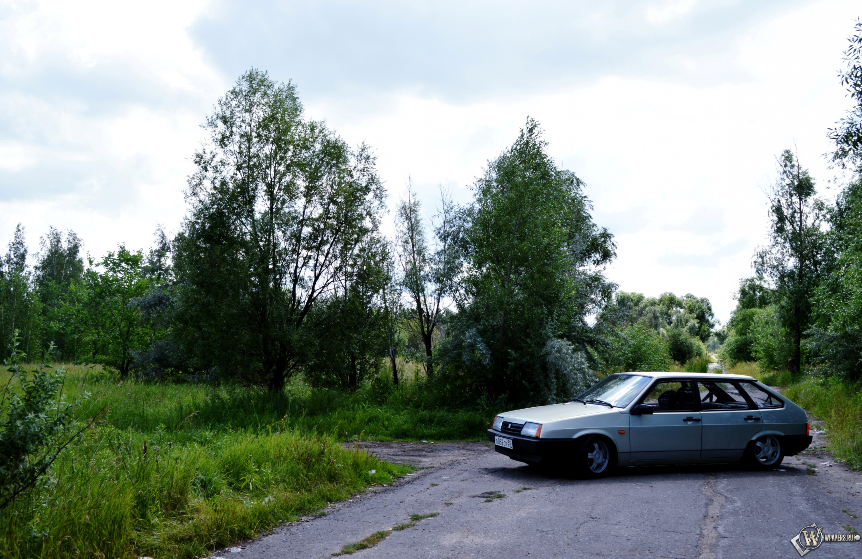 Девятка в лесу 3024x1964