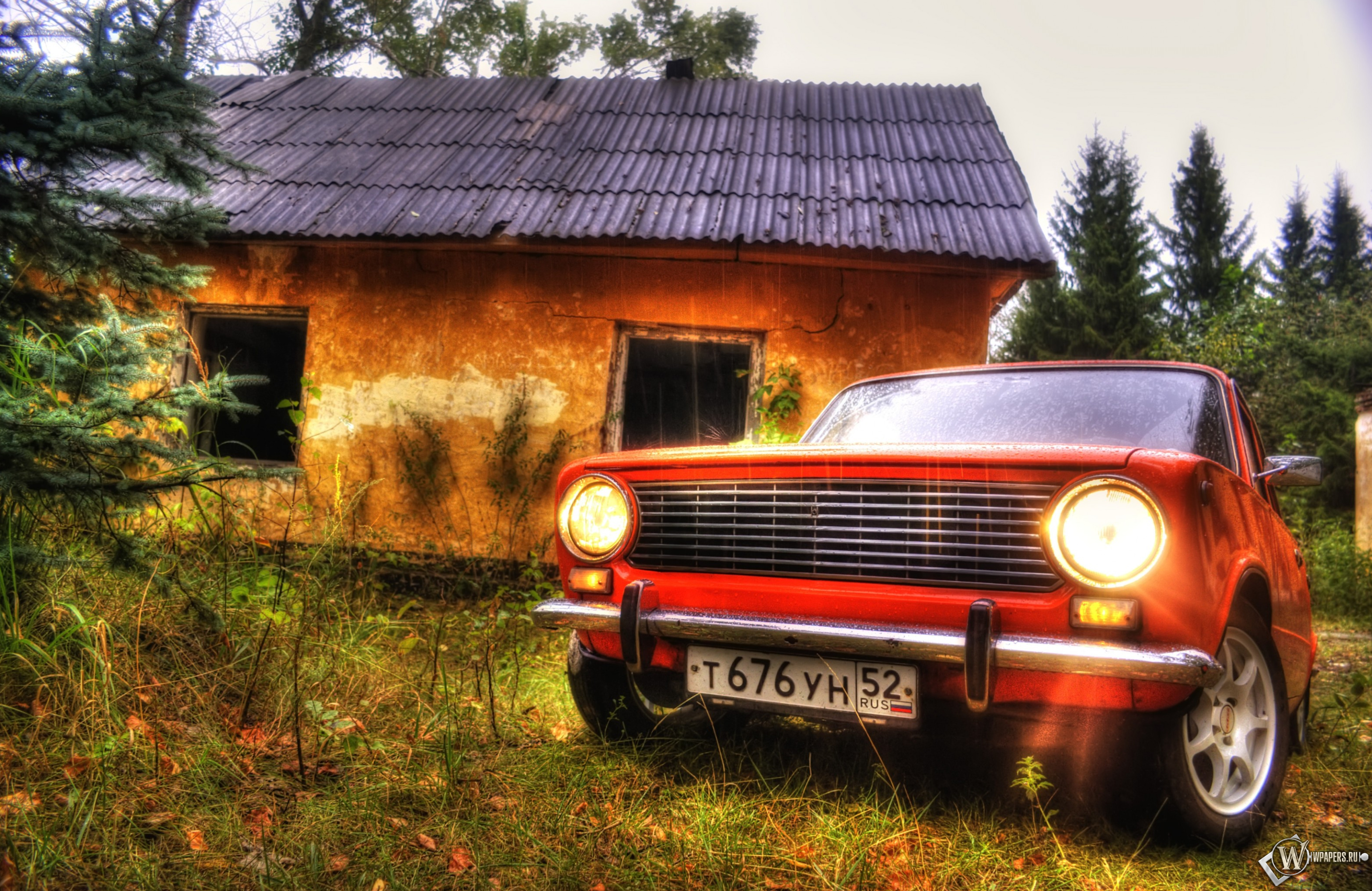 ВАЗ 2101 около старого дома 3024x1964