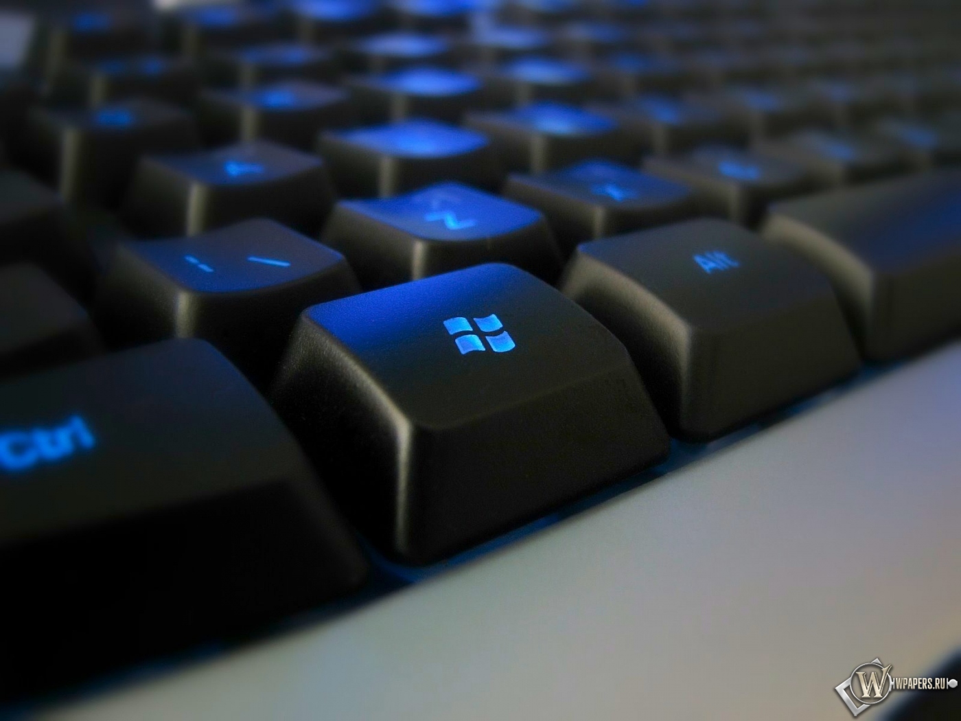 Клавиатура с синей подсветкой 1400x1050
