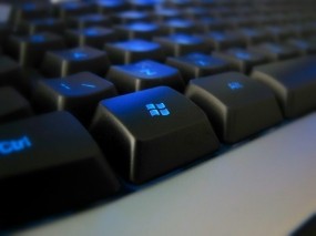 Обои Клавиатура с синей подсветкой: Клавиатура, Кнопка, Компьютерные